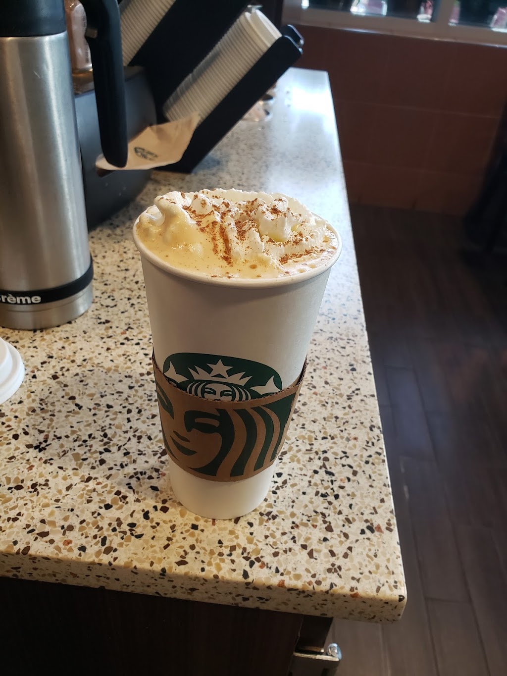 Starbucks | 650 Wellington St E, Aurora, ON L4G 0K3, Canada | Phone: (905) 726-7928