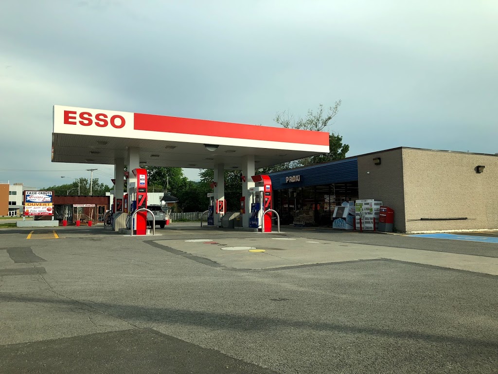 Esso | 20800 Boulevard Henri-Bourassa, Québec, QC G2N 1P5, Canada | Phone: (418) 849-3654