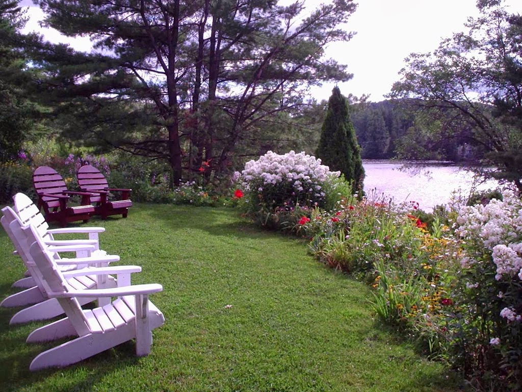 Auberge Lac Du Pin Rouge | 81 Chemin du Lac du Pin Rouge, Saint-Hippolyte, QC J8A 3J3, Canada | Phone: (450) 563-2790