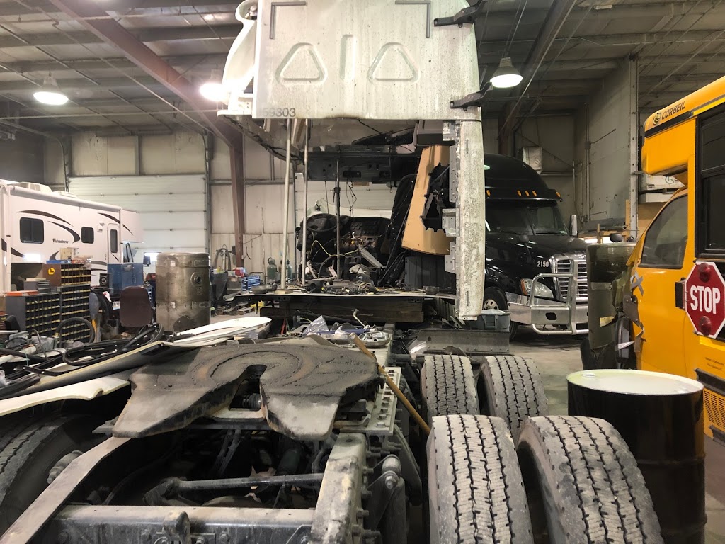 Calgary Heavy Truck and Collision | 7404 44 St SE, Calgary, AB T2C 3G7, Canada | Phone: (403) 287-6888