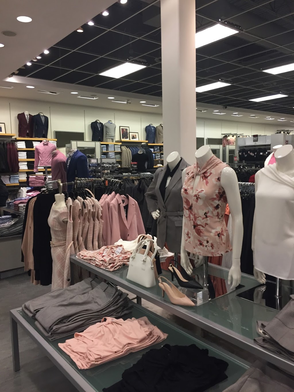LE CHÂTEAU | 1 Bass Pro Mills Dr #705, Concord, ON L4K 5W4, Canada | Phone: (905) 761-7826
