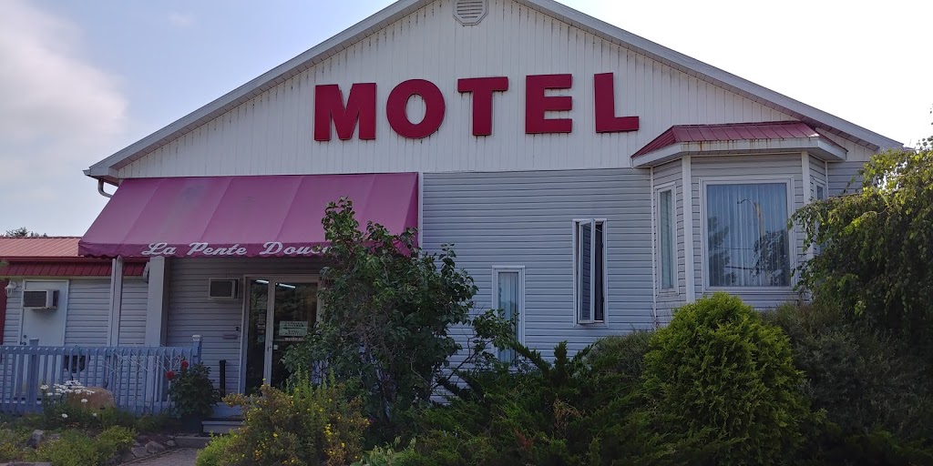 Motel-La Pente Douce Inc | 1787 Chemin de la Rivière aux Cerises, Magog, QC J1X 3W3, Canada | Phone: (819) 843-1234