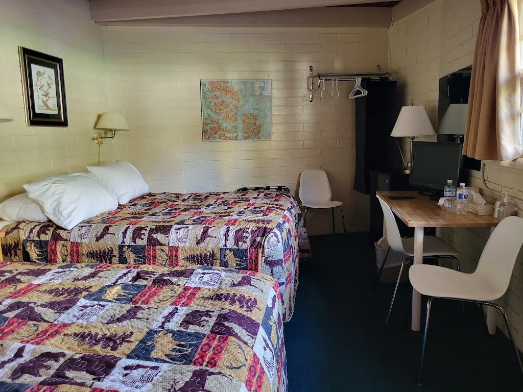 Bear Mountain Motel | 208 Mt View Rd, Waterton Park, AB T0K 2M0, Canada | Phone: (403) 859-2366