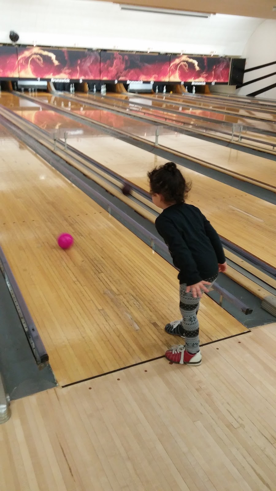Mikes Bowling Lanes | 24 Lorne Ave W, Stratford, ON N5A 6S4, Canada | Phone: (519) 271-2092