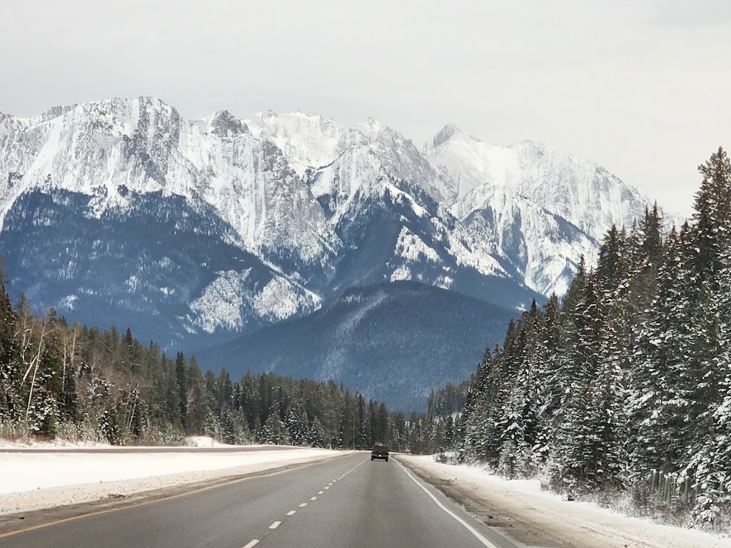 Motel Tyrol | 5016 BC-93, Radium Hot Springs, BC V0A 1M0, Canada | Phone: (250) 347-9402