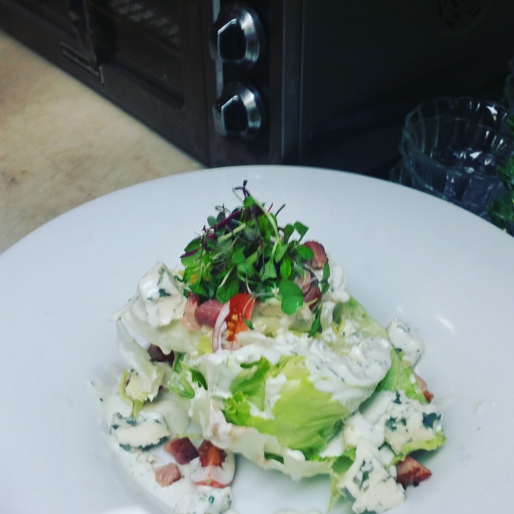 The Carriage House Restaurant | 2101 Old Lakeshore Rd, Burlington, ON L7R 1A4, Canada | Phone: (905) 634-7723