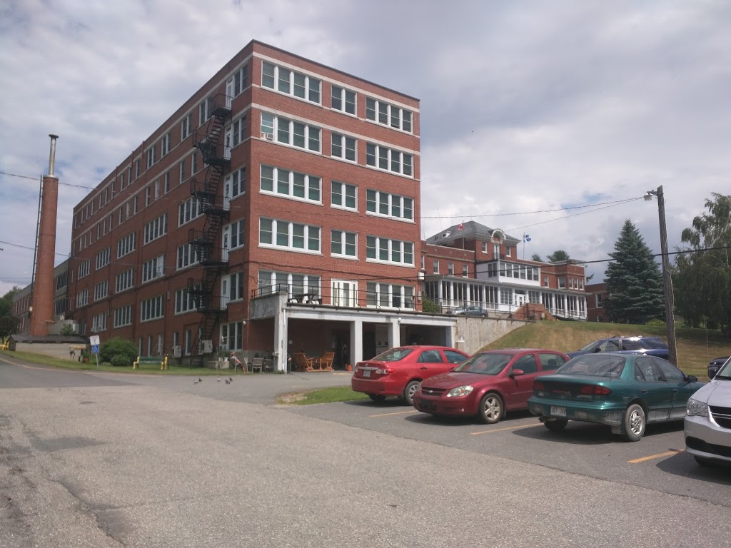 Wales Home | 506 QC-243, Cleveland, QC J0B 2H0, Canada | Phone: (819) 826-3266