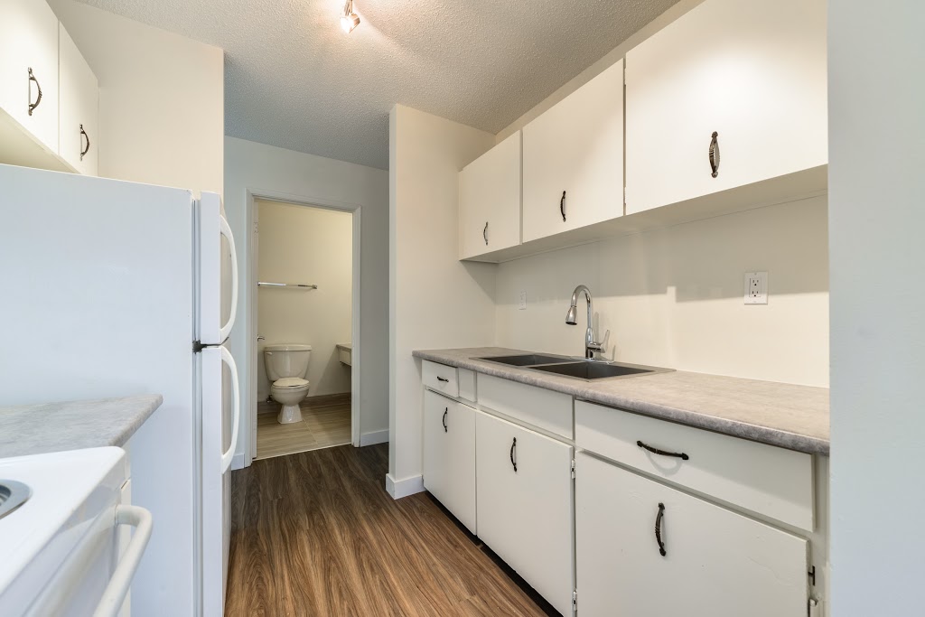 Pinetree Village | 14707 77 St NW, Edmonton, AB T5C 1E7, Canada | Phone: (780) 413-0014