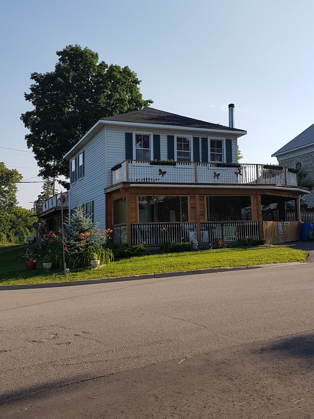 Actinolite Bed & Breakfast | 9 Bridgewater Rd, Tweed, ON K0K 3J0, Canada | Phone: (613) 478-0036