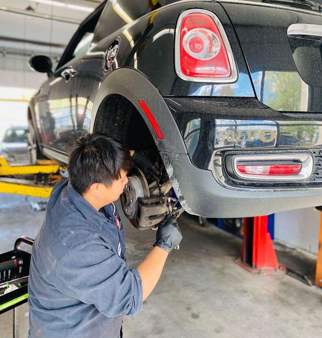 UNIQUE AUTO COLLISION | 1227 Plains Rd E, Burlington, ON L7S 2K2, Canada | Phone: (905) 639-2306