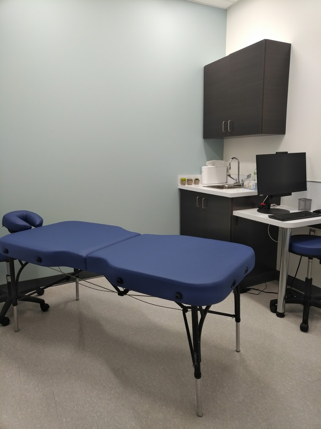 Infinity Health Centre: Medical Walk-in Clinic and Rehab Centre | 2441 Lakeshore Rd W, Oakville, ON L6L 5V5, Canada | Phone: (905) 847-2021