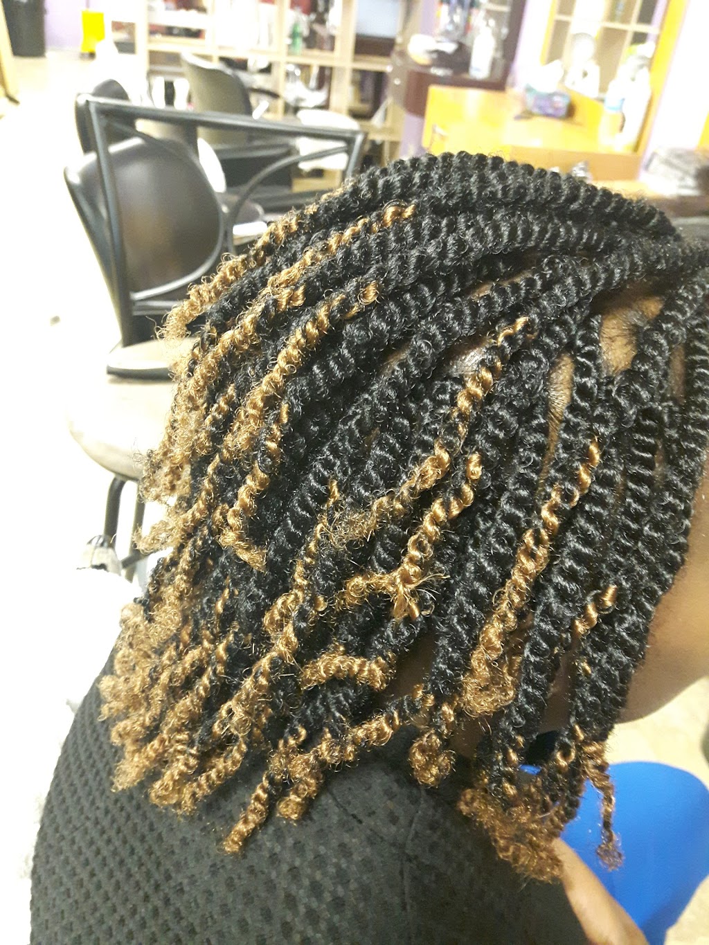 Amy Hair Braiding Salon | 615 Center St, Ottawa, ON K1K 2N8, Canada | Phone: (613) 907-1144