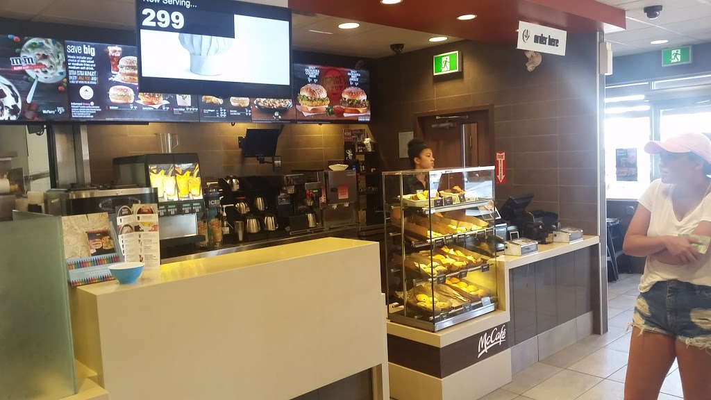 McDonalds | 15 Reenders Dr, Winnipeg, MB R2C 5K5, Canada | Phone: (204) 949-3221