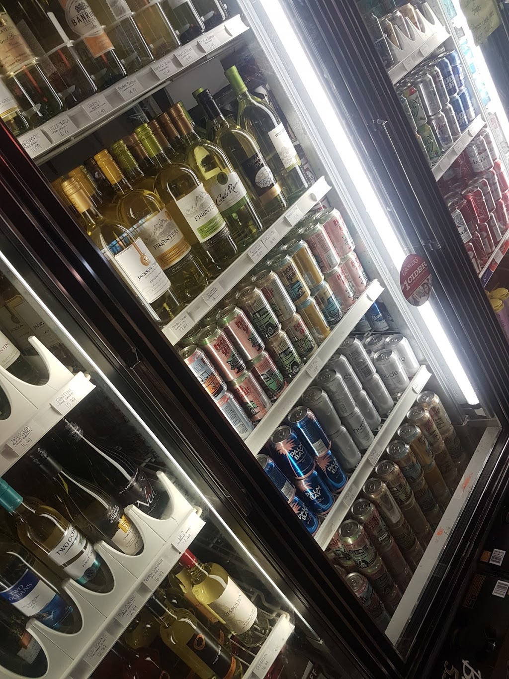Halfmoon Bay General Store | 5642 Mintie Rd, Halfmoon Bay, BC V0N 1Y2, Canada | Phone: (604) 885-8555