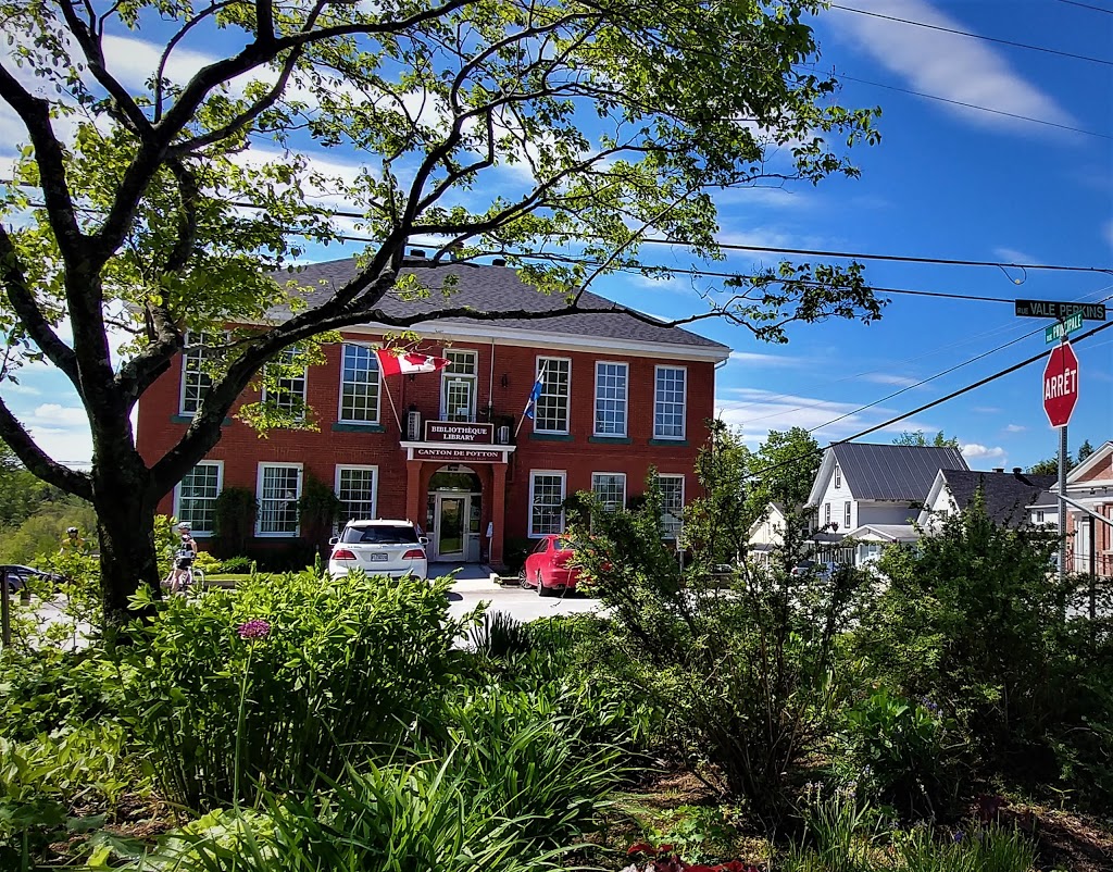 Legion Memorial Library | 2 Rue de Vale Perkins, Mansonville, QC J0E 1X0, Canada | Phone: (450) 292-3948