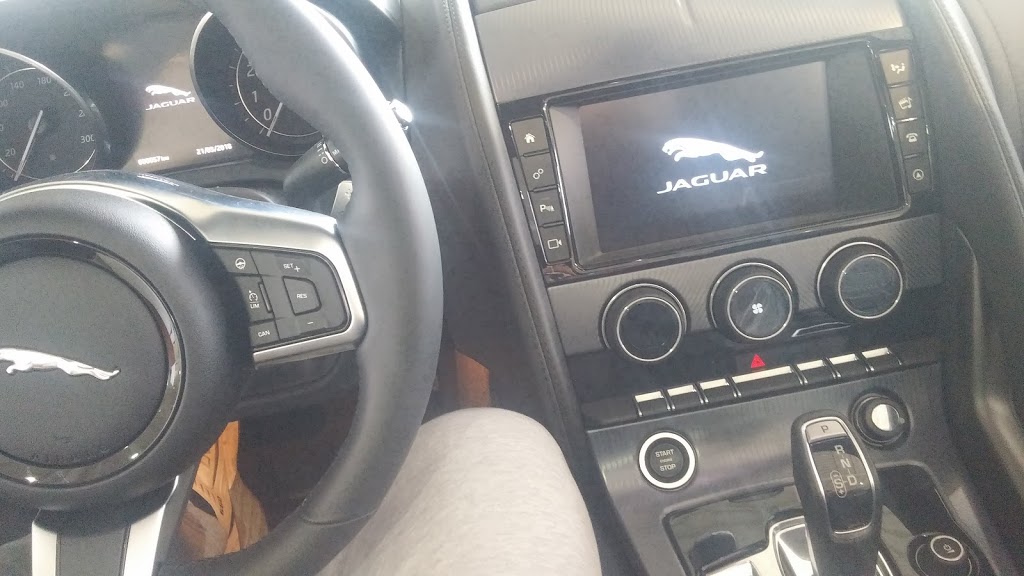 Coventry North Land Rover | 123 Auto Park Cir, Woodbridge, ON L4L 8R1, Canada | Phone: (877) 501-7333