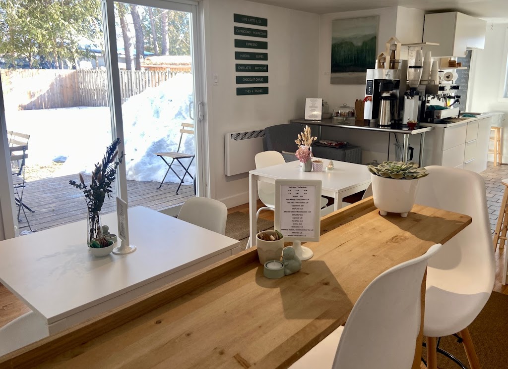 Café Vert Sauge | 982 Rue Suppère, Mont-Tremblant, QC J8E 3J3, Canada | Phone: (819) 681-9140