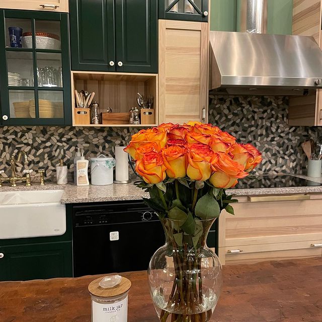 NOVA FLOWERS INC | 1212 34 Ave SE, Calgary, AB T2G 1V7, Canada | Phone: (403) 478-9112