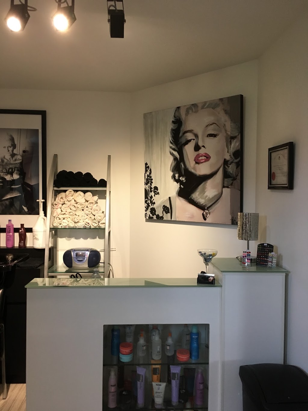 Coiffure Bellerose | 6 Rue des Spirées, Pont-Rouge, QC G3H 0C9, Canada | Phone: (418) 873-8005