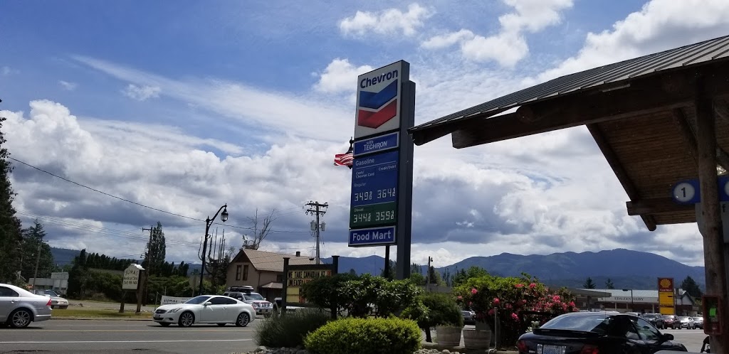 Chevron Sumas | 725 Cherry St, Sumas, WA 98295, USA | Phone: (360) 988-6040