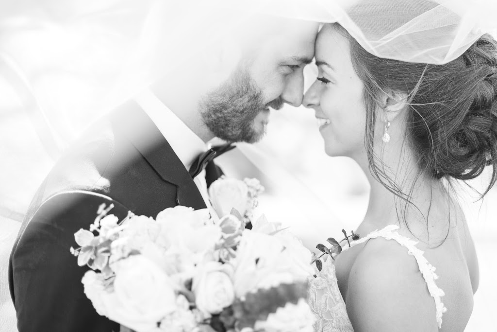 Emily B Photography | 28 Gee Crescent, Lindsay, ON K9V 0H1, Canada | Phone: (705) 341-0216