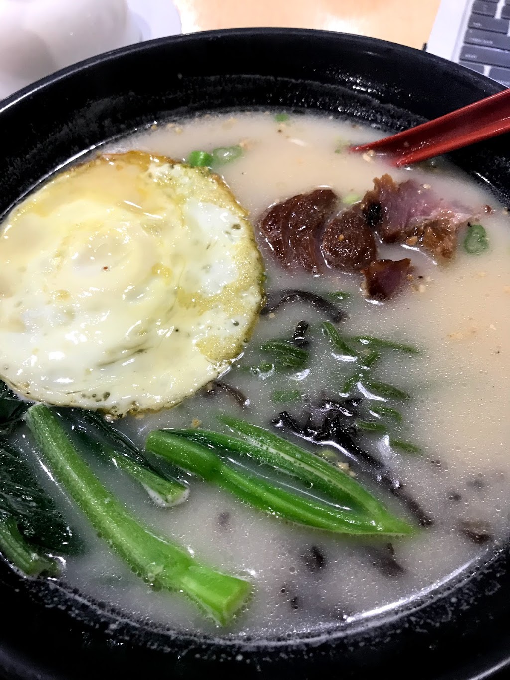 小皇蜂 | 13823 127 St NW, Edmonton, AB T6V 1A8, Canada | Phone: (780) 456-8128
