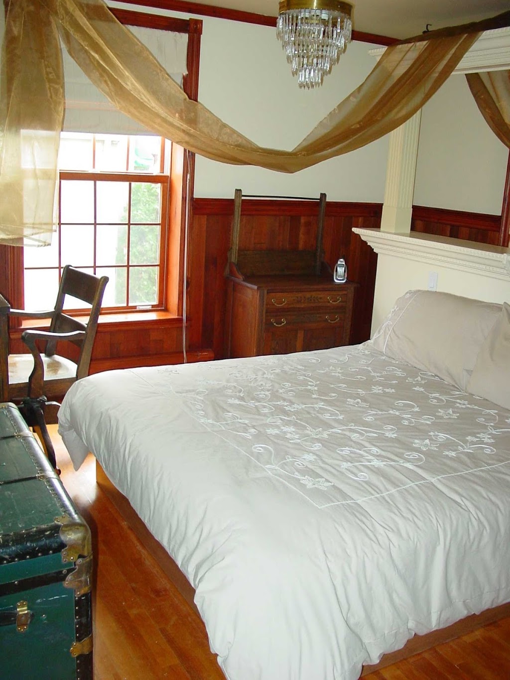 Auberge Mr.James | 167 Rue Fraser, Rivière-du-Loup, QC G5R 1E2, Canada | Phone: (418) 862-9895