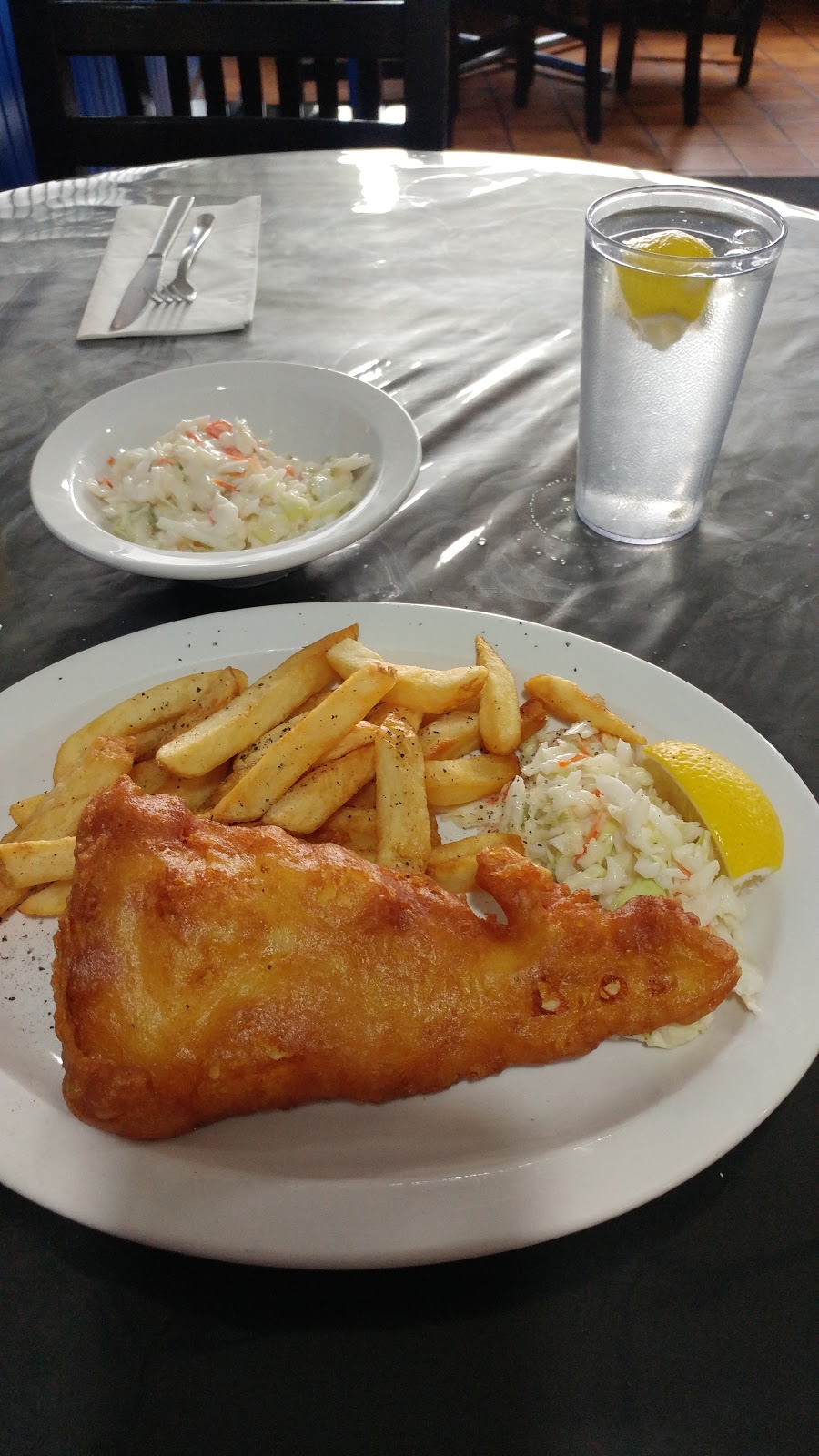 Captain Jacks Restaurant | 450 Woodlawn Rd W, Guelph, ON N1K 1A6, Canada | Phone: (519) 826-7444