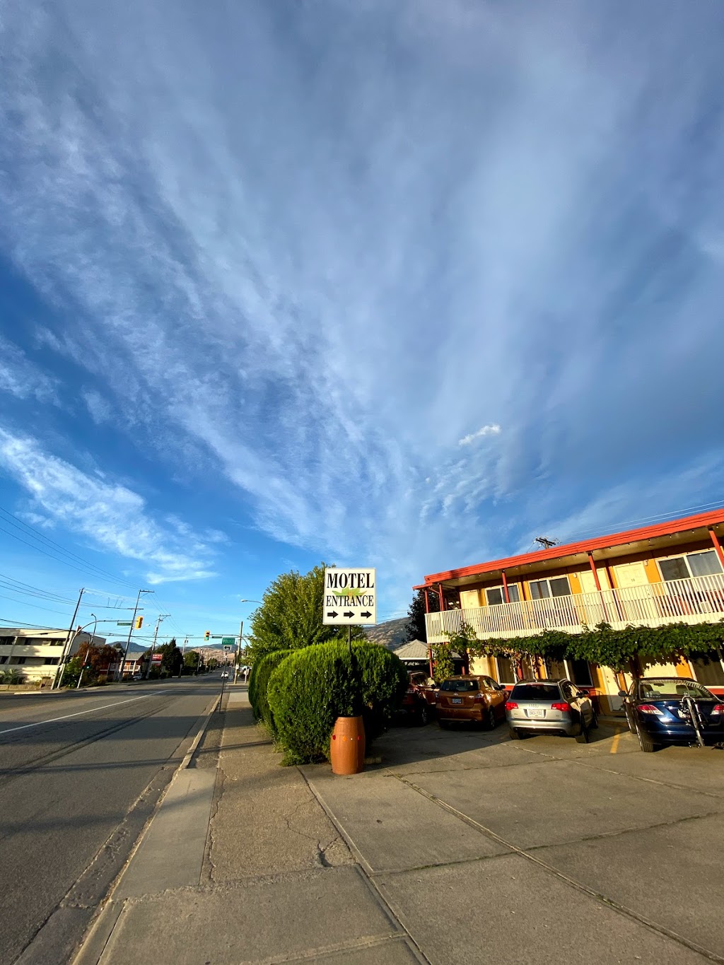 Maple Leaf Motel Inn Towne | lodging | 5920 Main St, Oliver, BC V0H 1T0, Canada | 2504983497 OR +1 250-498-3497