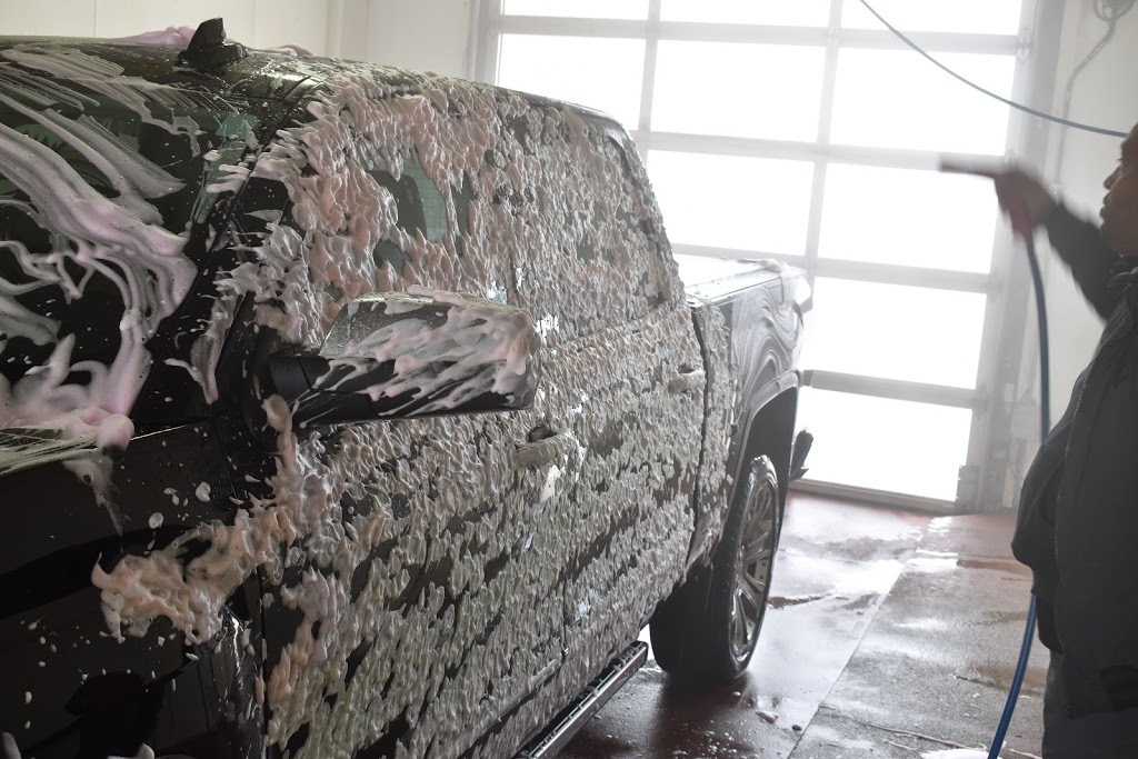 McKnight Village Car Wash | 5509 Falsbridge Dr, Calgary, AB T3J 3E8, Canada | Phone: (403) 285-8225