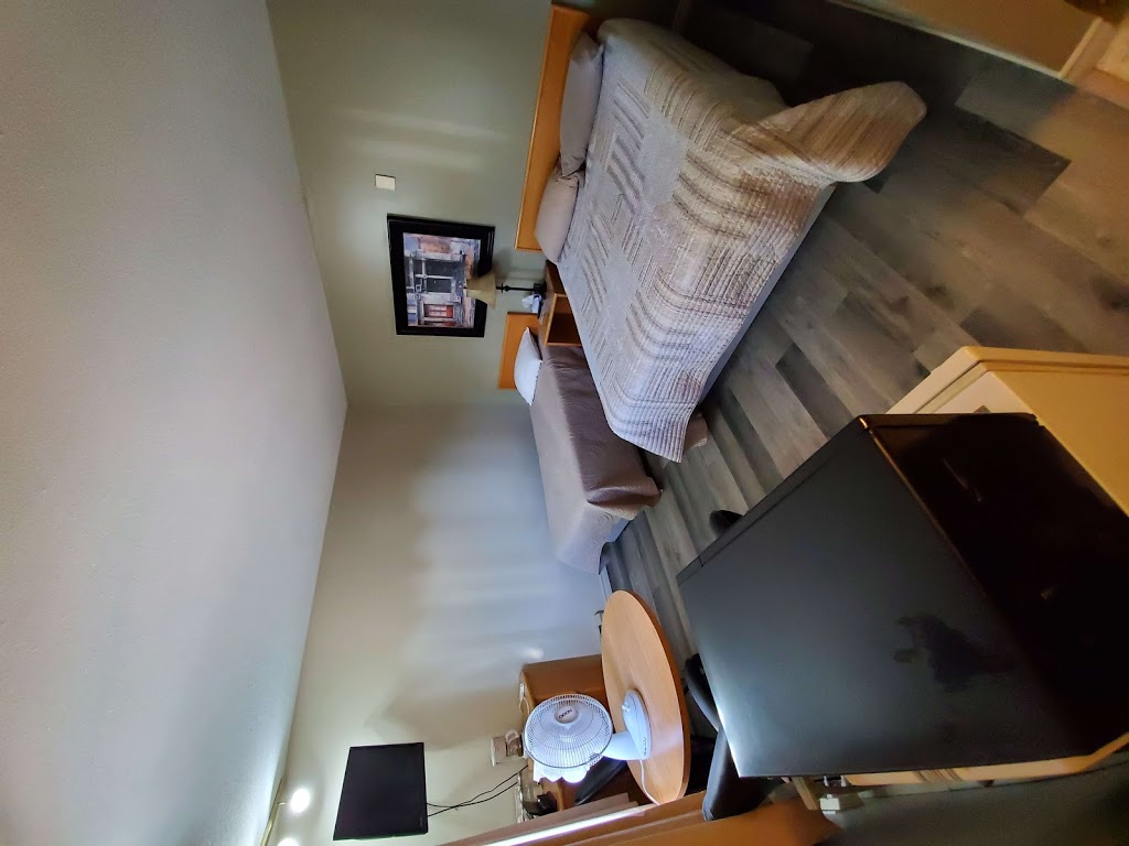 Lakeview Lodge Motel | 447 Saskatchewan St, Elbow, SK S0H 1J0, Canada | Phone: (306) 854-4444