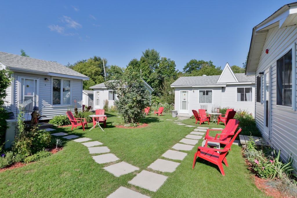 Oakwood Motel | 1060 Muskoka Rd S, Gravenhurst, ON P1P 1K6, Canada | Phone: (705) 687-4224