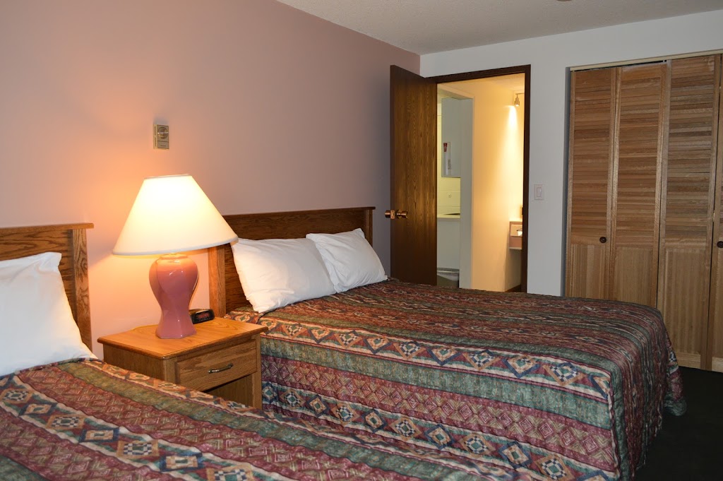 Western Traveller Motel | 1591 Central Ave, Grand Forks, BC V0H 1H0, Canada | Phone: (250) 442-5566