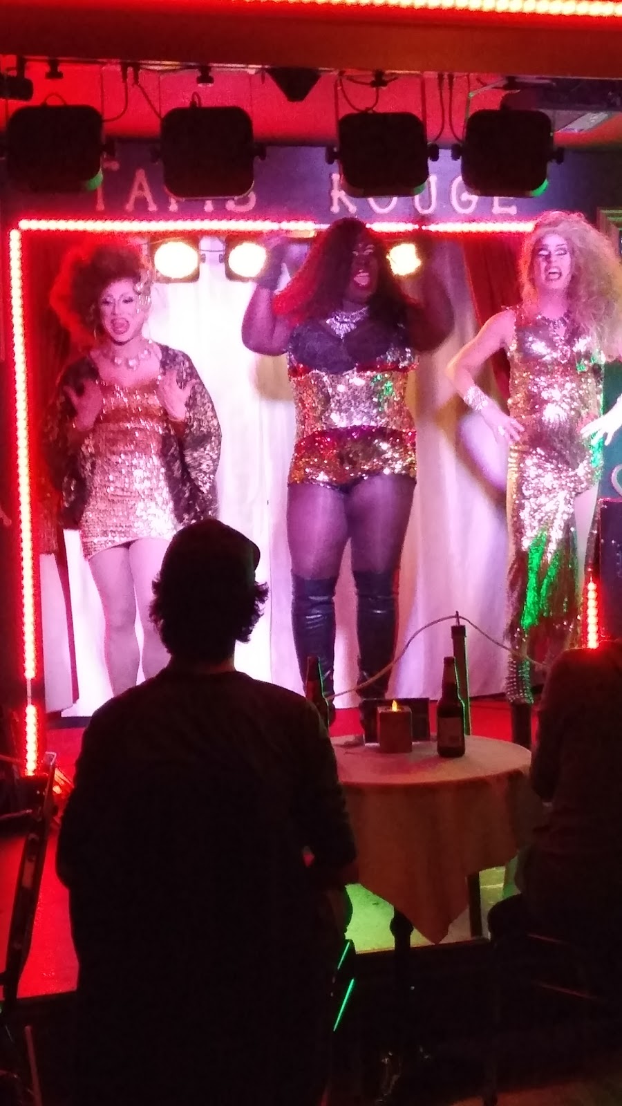 Le Cabaret Tapis Rouge | 309 Rue Boulard, Trois-Rivières, QC G8T 1P3, Canada | Phone: (819) 384-5866