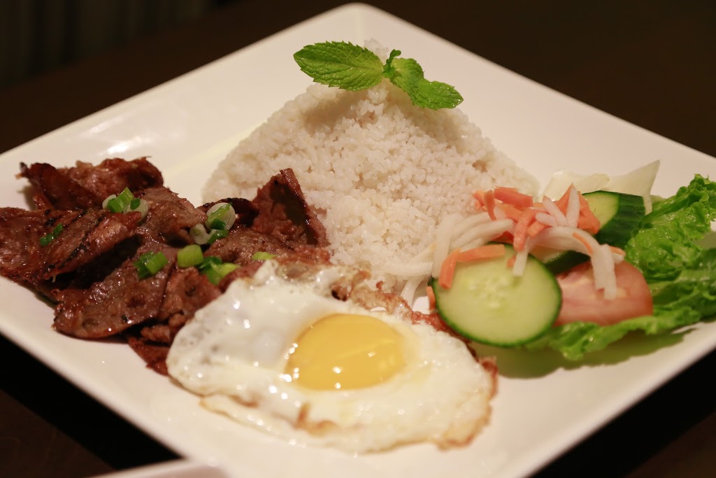 Pho King Fabulous! | 2411 Yonge St, Toronto, ON M4P 2E7, Canada | Phone: (647) 352-5288