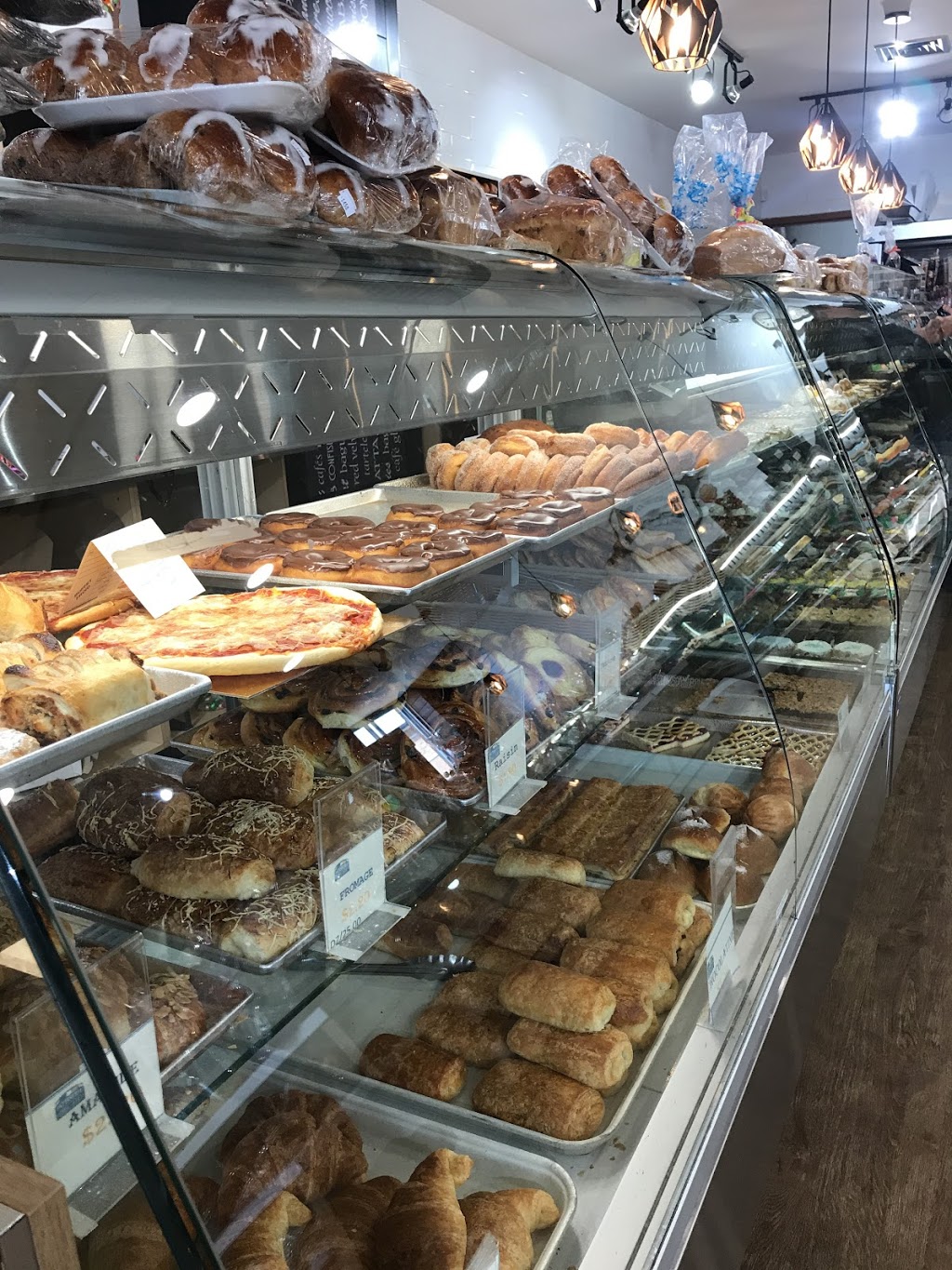 Pâtisserie Bel-Air | 3913 Rue Bélanger, Montréal, QC H1X 1B5, Canada | Phone: (514) 721-4997