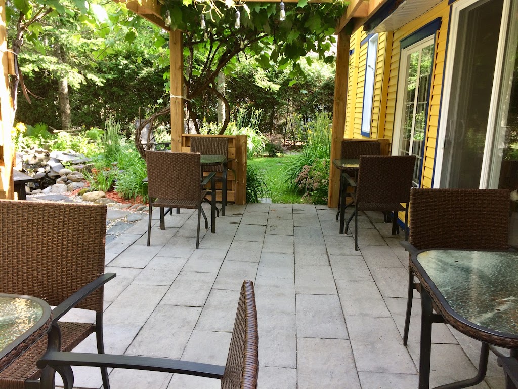 Au Saut Du Lit (Gîte/B&B/ Chambre dhôte/Bed and Breakfast | 224 Rue Merry N, Magog, QC J1X 2E8, Canada | Phone: (819) 847-3074