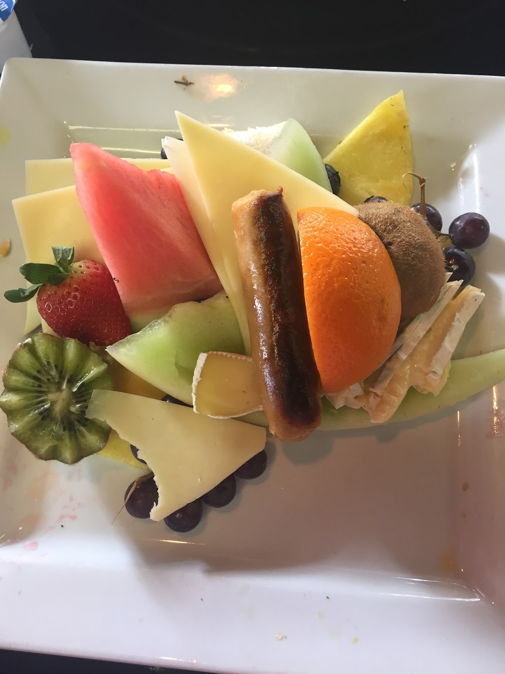 Le Célébrité | 3495 Boulevard Taschereau, Saint-Hubert, QC J4T 2G2, Canada | Phone: (450) 678-5050