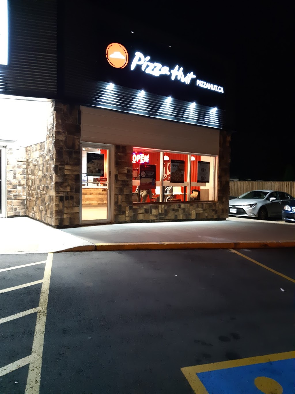 Pizza Hut | 3351 Lawrence Ave E, Scarborough, ON M1H 1A8, Canada | Phone: (416) 439-5550
