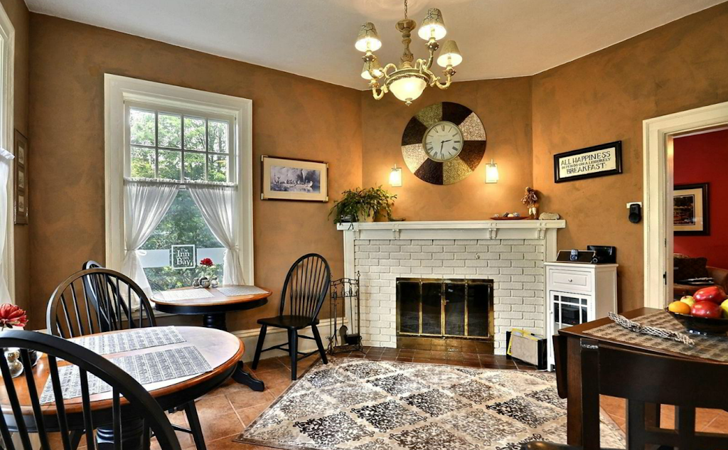 The Inn On Bay | 291 Bay St, Gravenhurst, ON P1P 1H1, Canada | Phone: (705) 801-6601