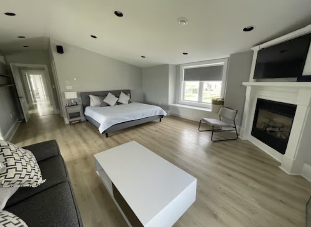 Breakwater Beach House | 7 Breakwater Rd, New Glasgow, PE C0A 1N0, Canada | Phone: (613) 983-8398