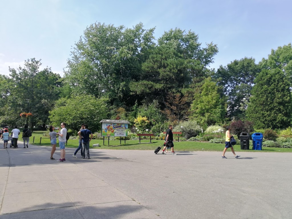 Toronto Island Tram Tour | 17 Avenue of the Island, Toronto, ON M5J, Canada | Phone: (416) 392-8192
