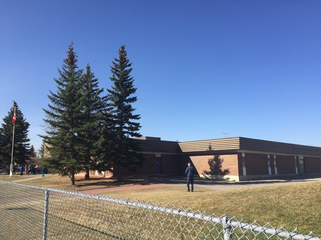 Cedarbrae School | 10631 Oakfield Dr SW, Calgary, AB T2W 2T3, Canada | Phone: (403) 777-8610