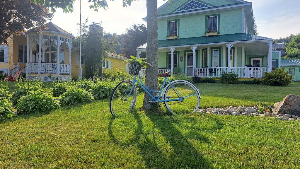 La Maison Tremblay | 131 Rue du Bord de lEau, Tadoussac, QC G0T 2A0, Canada | Phone: (418) 235-4606