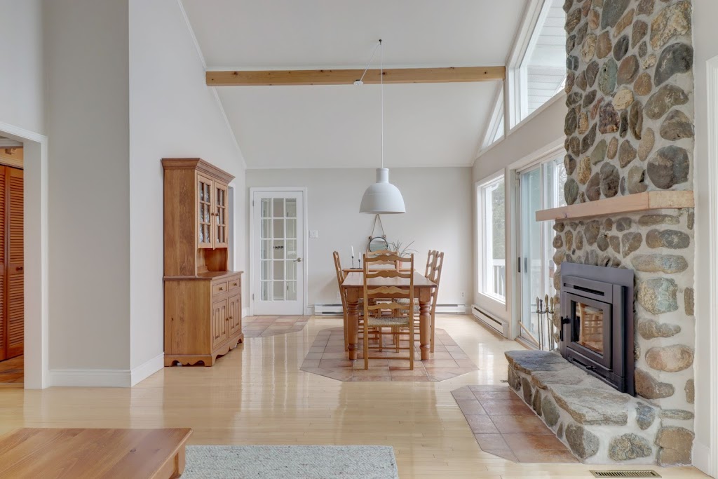 Chalets en Estrie | 33 Rue de la Petite Coulée, Orford, QC J1X 7J5, Canada | Phone: (819) 578-4019