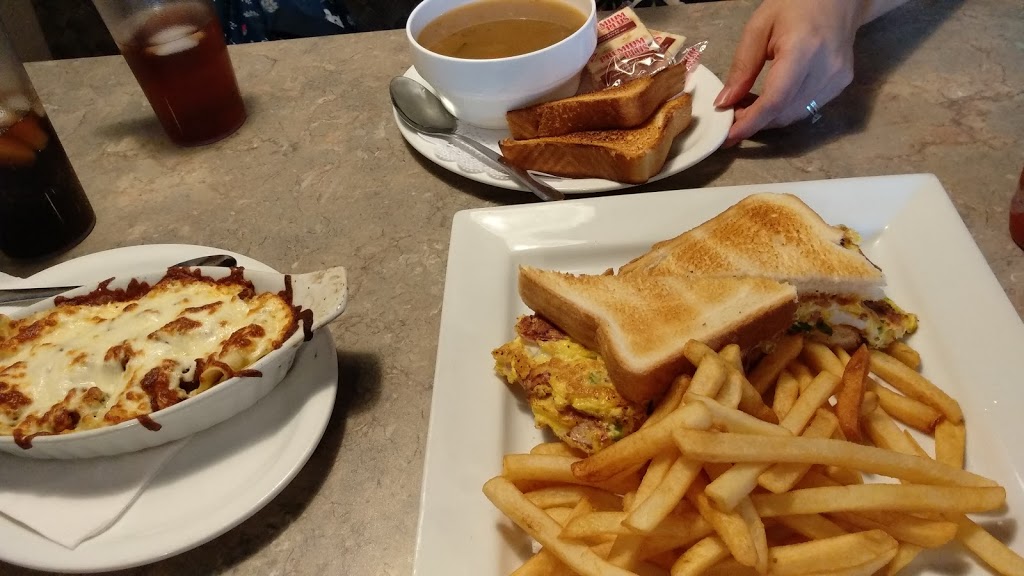 Papus Restaurant | 399 Centre St, Regina Beach, SK S0G 4C0, Canada | Phone: (306) 729-7272