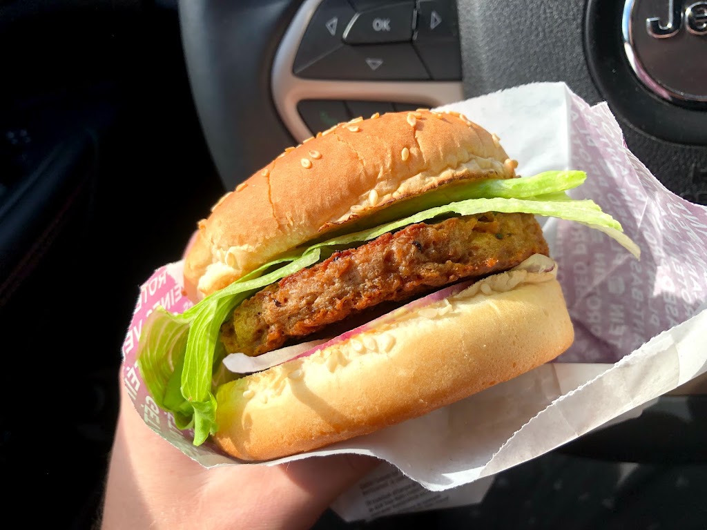 A&W Canada | 1063 Chemong Rd, Peterborough, ON K9H 7R8, Canada | Phone: (705) 874-0422