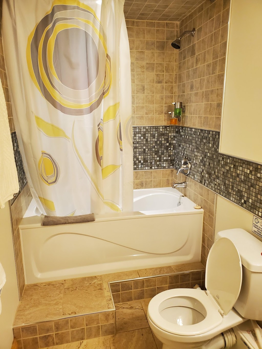 Friendly Owl Bed and Breakfast | 3557 Hwy 6, Lions Head, ON N0H 1W0, Canada | Phone: (519) 793-3940