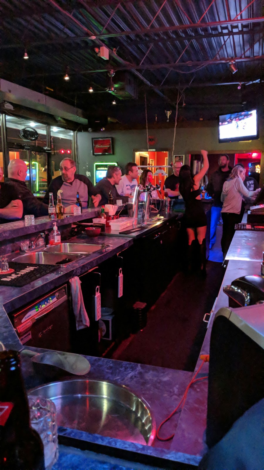 Bar Lexus | 5490 Mnt Saint-Hubert, Saint-Hubert, QC J3Y 1V9, Canada | Phone: (450) 445-1599
