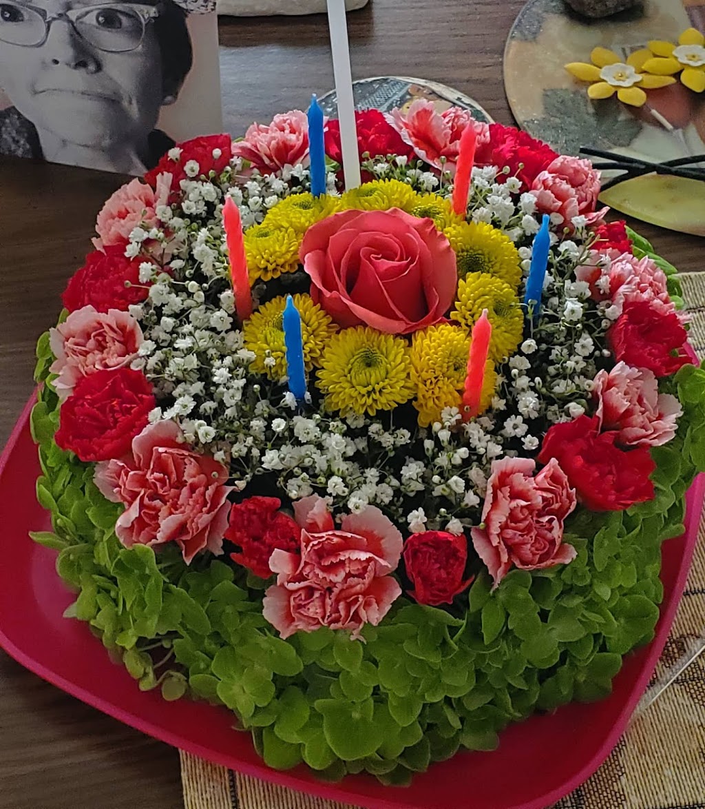 Valley Flowers | 84 Hespeler Avenue Lower, Winnipeg, MB R2L 0L3, Canada | Phone: (204) 582-2394